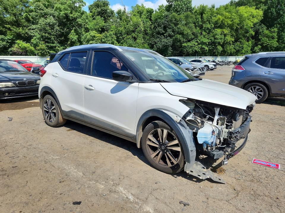 Photo 4 from auction – 2018 NISSAN KICKS with VIN 3N1CP5CU3JL527171