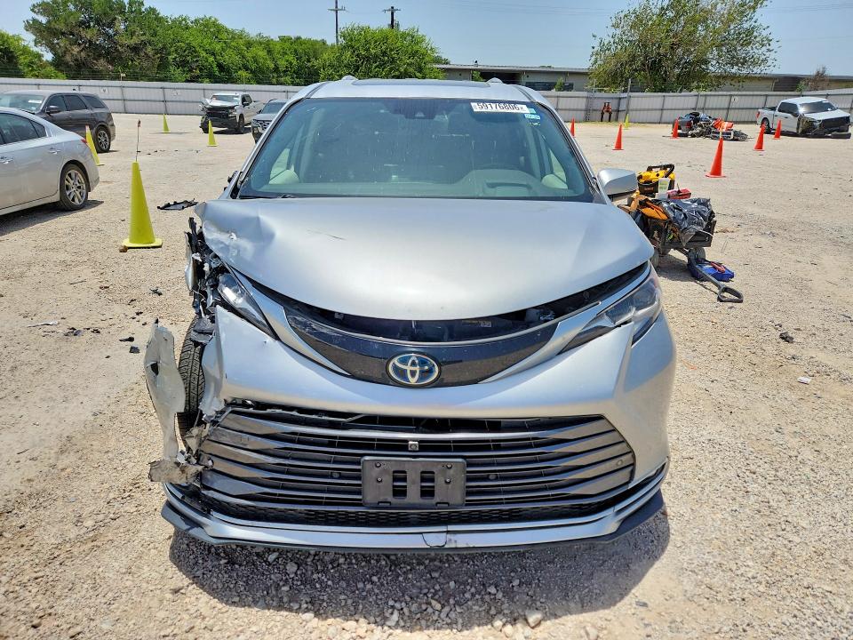 Снимка 5 от търг – 2021 TOYOTA SIENNA с VIN 5TDESKFC0MS037596