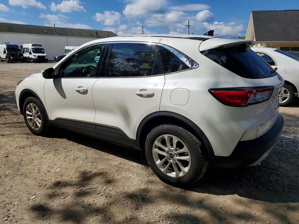 Photo 2 from auction – 2020 FORD ESCAPE with VIN 1FMCU9G66LUA72412