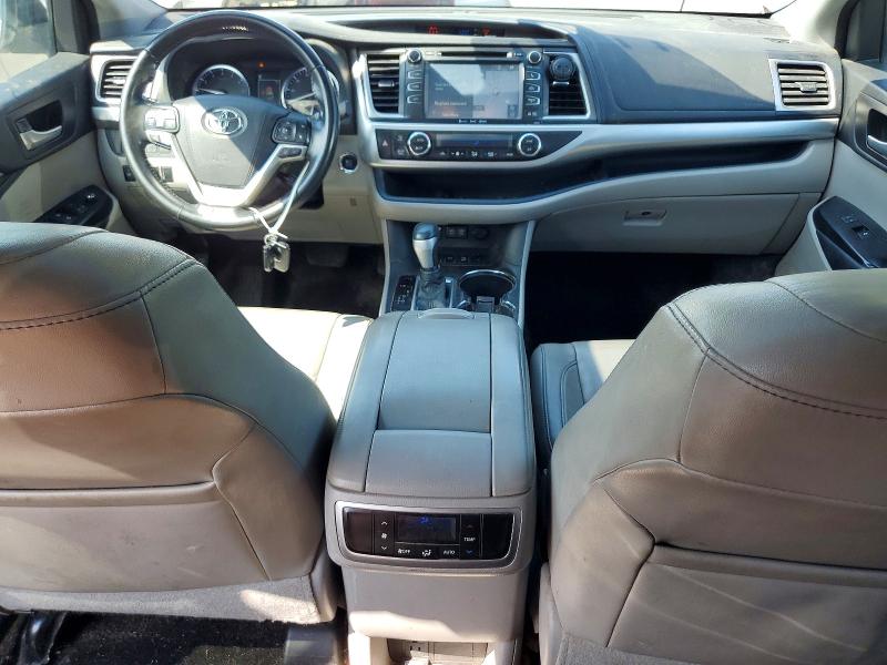 Photo 8 from auction – 2017 TOYOTA HIGHLANDER with VIN 5TDJZRFH1HS453774