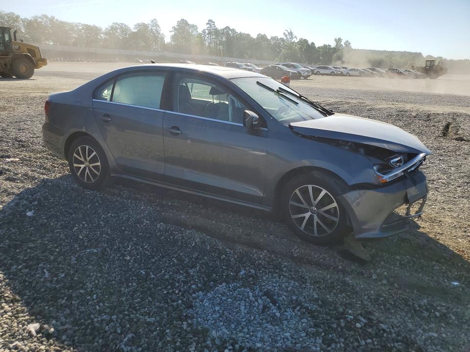 Снимка 4 от търг – 2017 VOLKSWAGEN JETTA с VIN 3VWDB7AJXHM336420