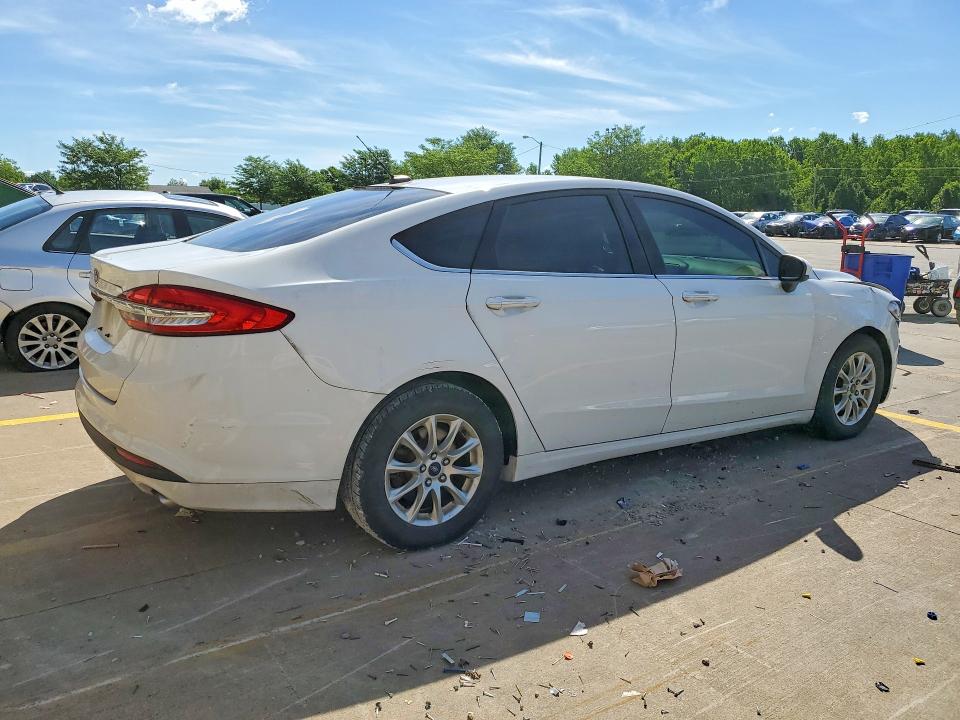 Photo 3 from auction – 2017 FORD FUSION with VIN 3FA6P0G79HR328530