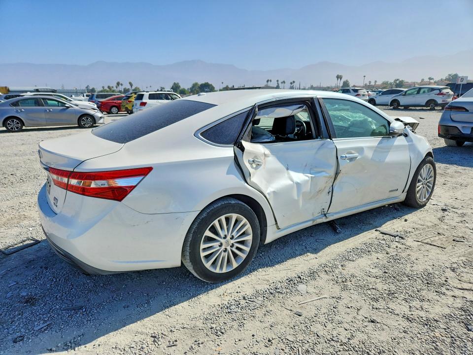 Photo 3 from auction – 2014 TOYOTA AVALON HYBRID with VIN 4T1BD1EB5EU025176