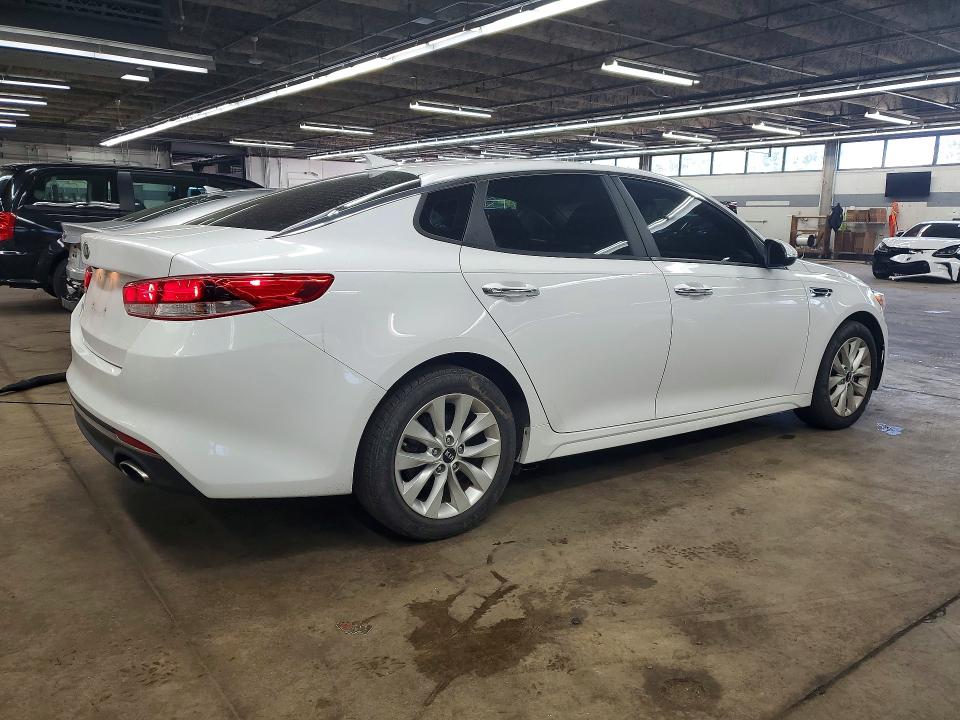Photo 3 from auction – 2016 KIA OPTIMA with VIN 5XXGT4L38GG074147