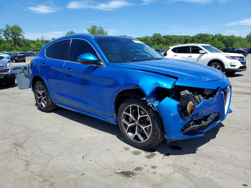 Photo 4 from auction – 2021 ALFA ROMEO STELVIO with VIN ZASPAKBN4M7C99464