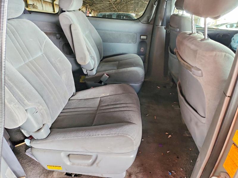 Photo 11 from auction – 2003 TOYOTA SIENNA with VIN 4T3ZF13C83U520514