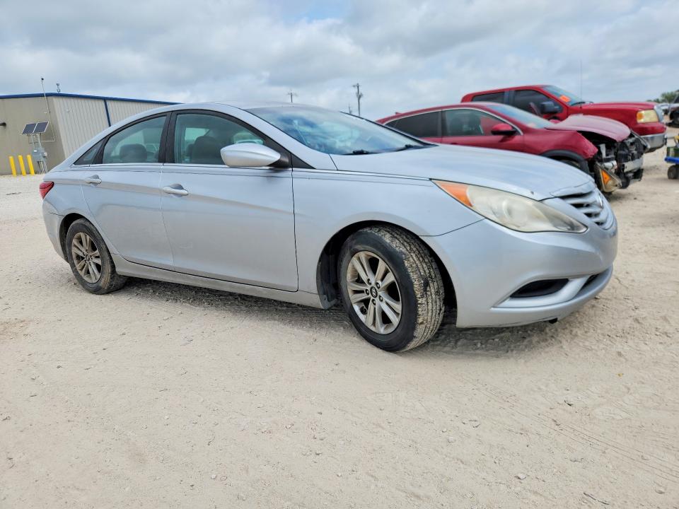 Photo 4 from auction – 2011 HYUNDAI SONATA with VIN 5NPEB4AC0BH077814