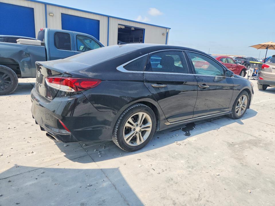Photo 3 from auction – 2019 HYUNDAI SONATA with VIN 5NPE34AF4KH808641