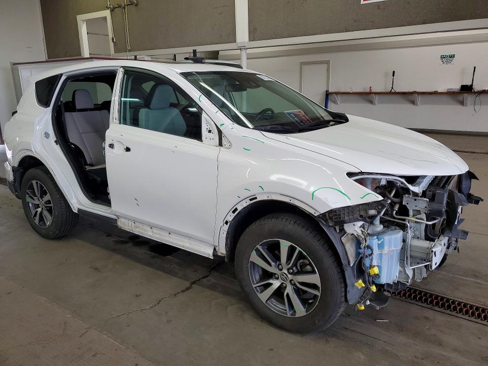 Photo 4 from auction – 2018 TOYOTA RAV4 with VIN 2T3RFREV5JW838052