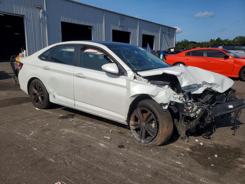 Photo 4 from auction – 2024 VOLKSWAGEN JETTA with VIN 3VW7M7BU8RM004364