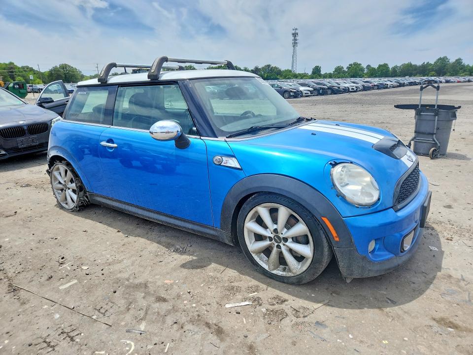 Photo 4 from auction – 2011 MINI COOPER with VIN WMWSV3C58BTY20120