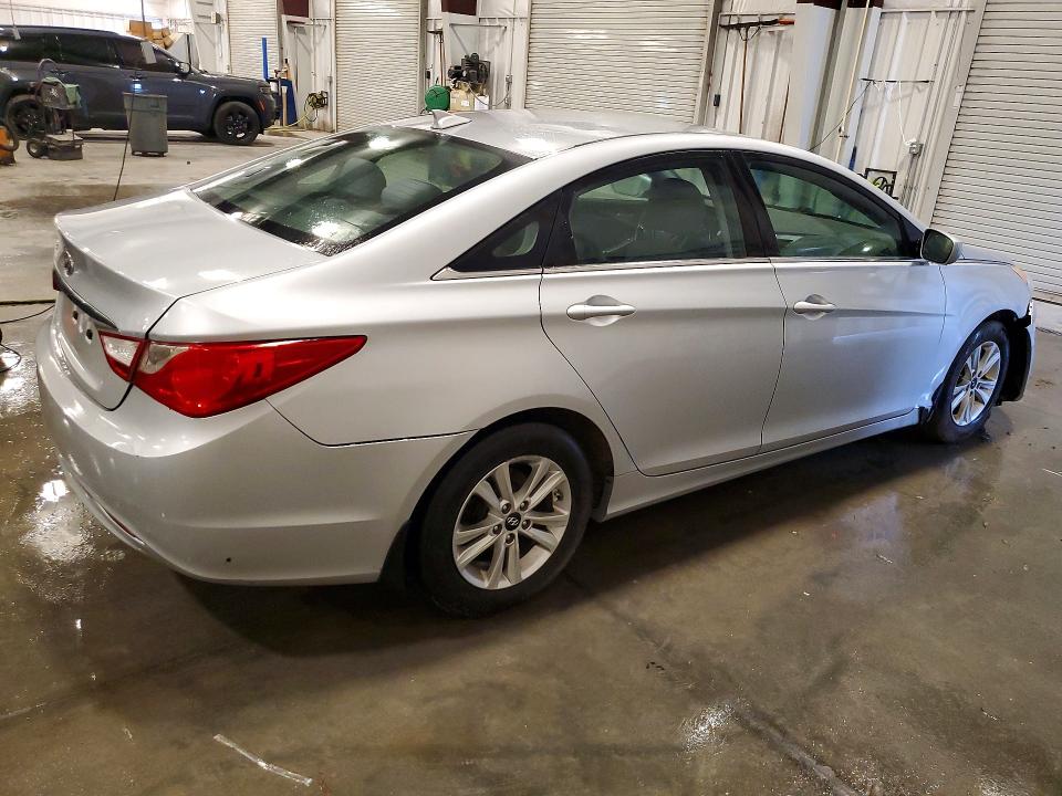 Photo 3 from auction – 2013 HYUNDAI SONATA with VIN 5NPEB4AC5DH521109