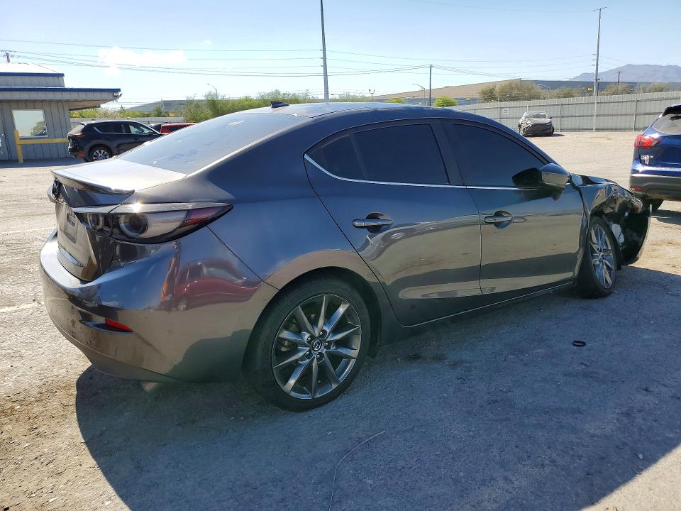 Снимка 3 от търг – 2018 MAZDA 3 с VIN 3MZBN1V32JM184260