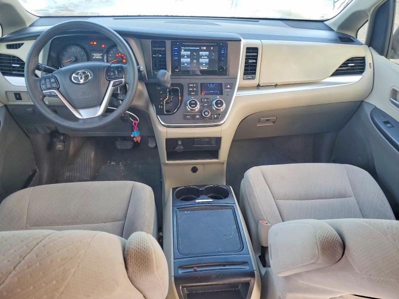 Photo 8 from auction – 2017 TOYOTA SIENNA with VIN 5TDKZ3DC3HS789757