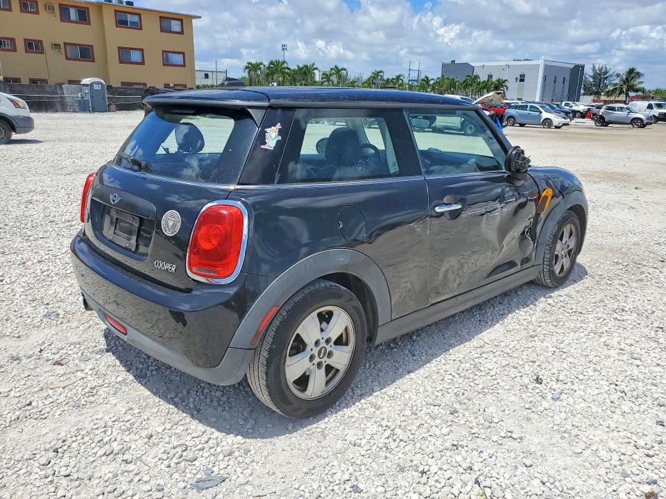 Photo 3 from auction – 2016 MINI COOPER with VIN WMWXP5C52G2D15900