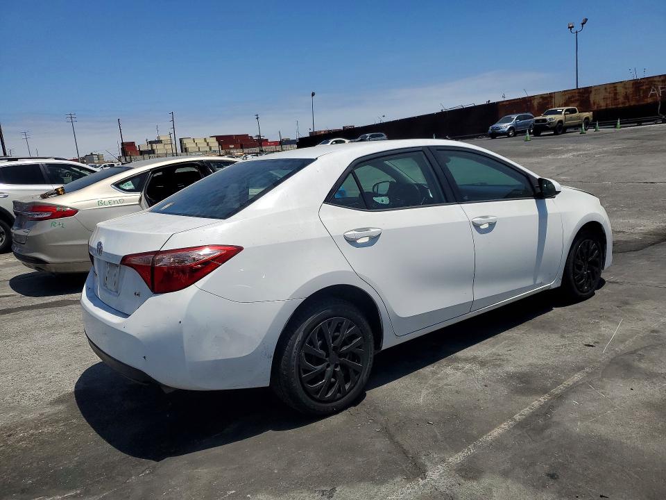 Photo 3 from auction – 2017 TOYOTA COROLLA with VIN 5YFBURHEXHP628988