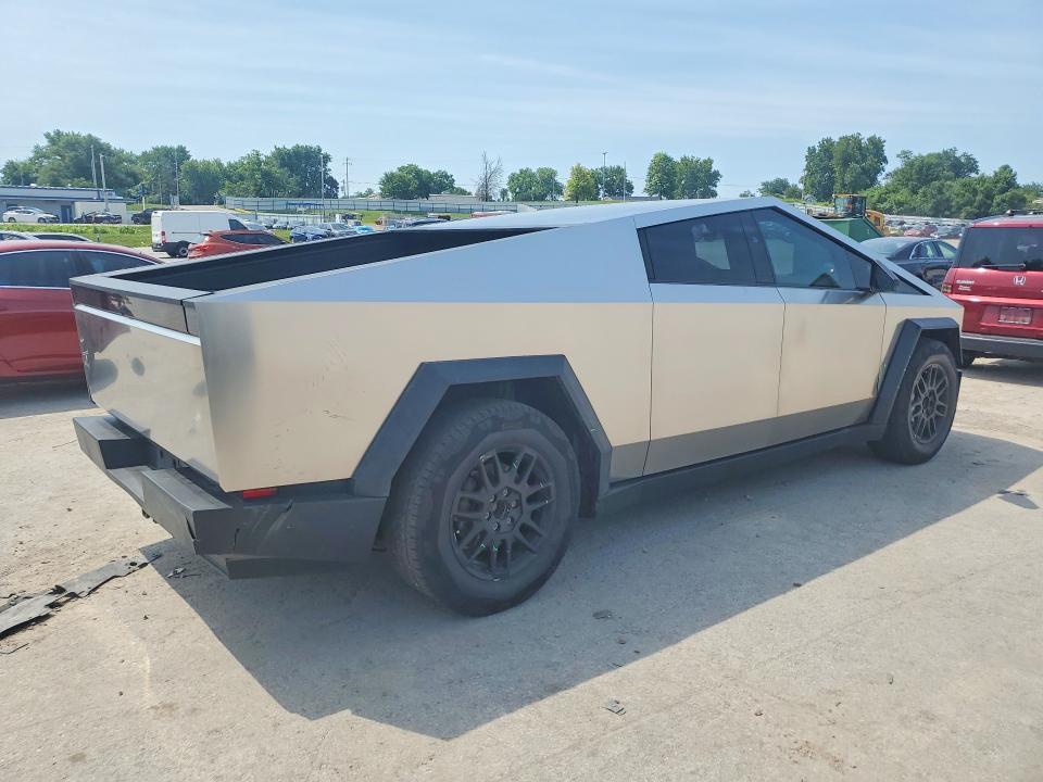 Photo 3 from auction – 2025 TESLA CYBERTRUCK with VIN 7G2CEHED0SA072551