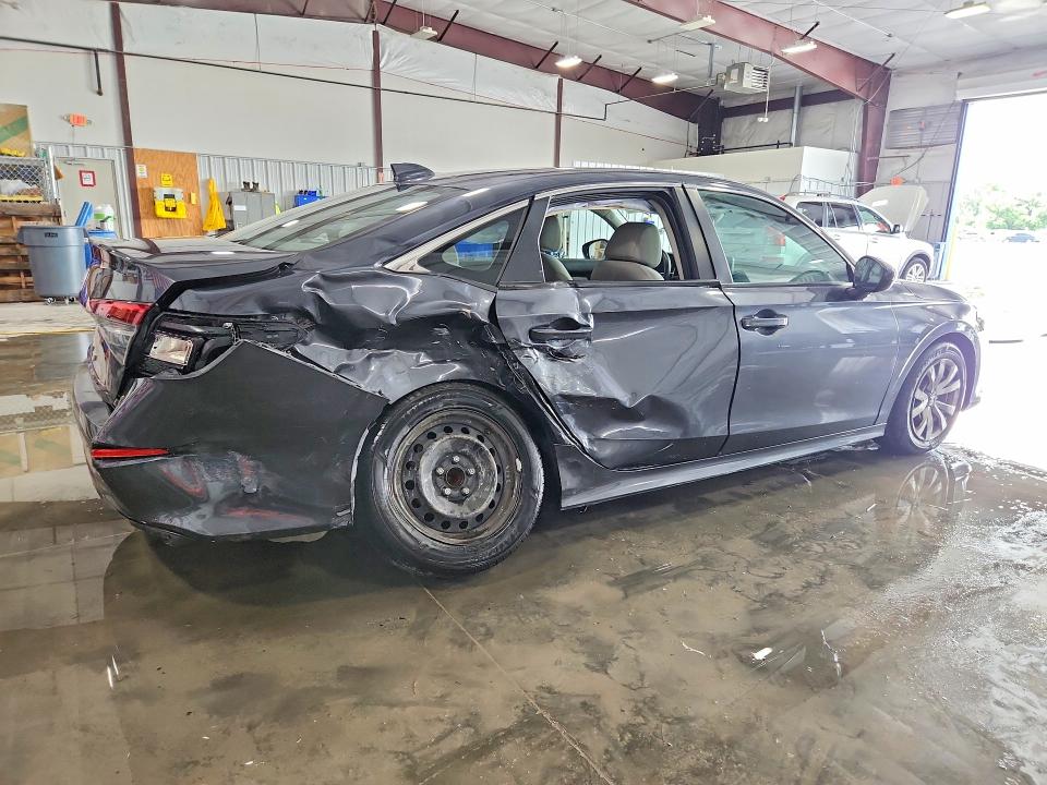 Photo 3 from auction – 2022 HONDA CIVIC with VIN 2HGFE2F22NH511584