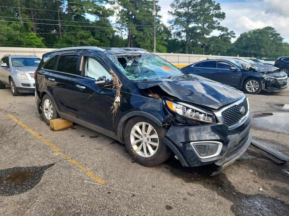 Photo 4 from auction – 2017 KIA SORENTO with VIN 5XYPG4A30HG301979