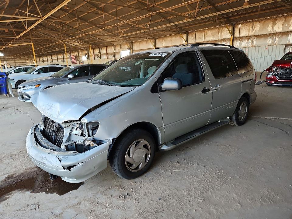 TOYOTA SIENNA 2002 with VIN 4T3ZF13C82U475587 - Photo from auction