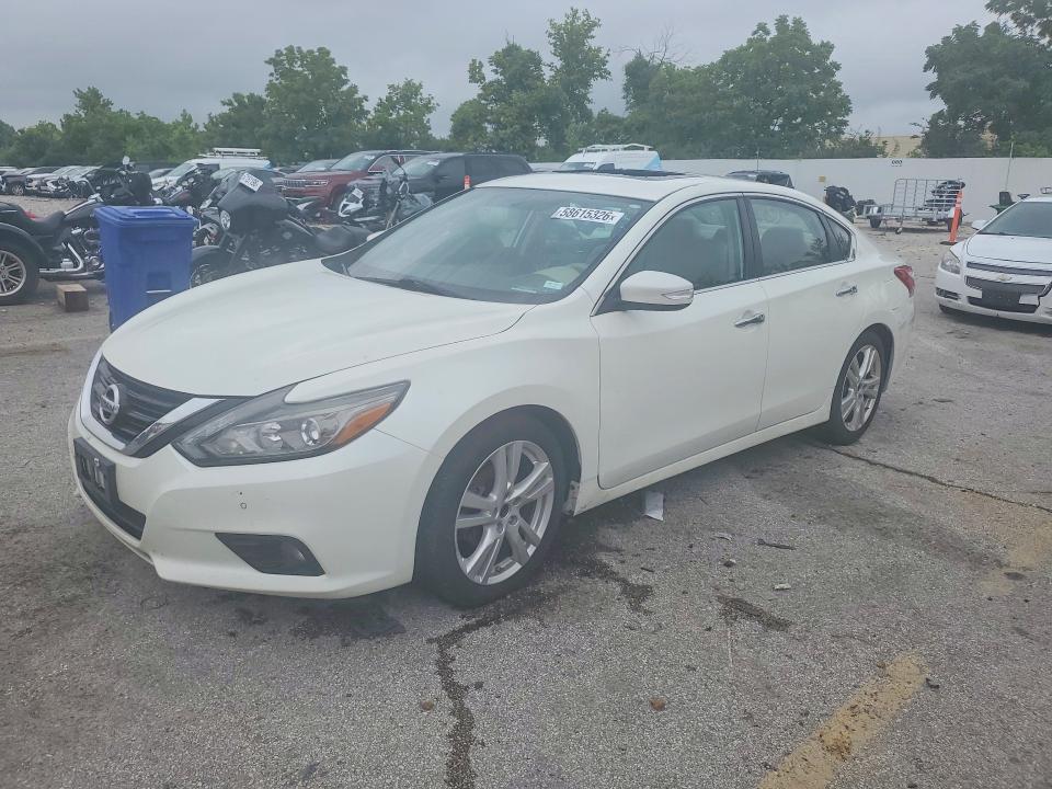 NISSAN ALTIMA 2017 z numerem VIN 1N4BL3AP5HC208095 - Zdjęcie z aukcji