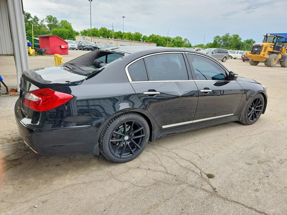 Photo 3 from auction – 2013 HYUNDAI GENESIS with VIN KMHGC4DH2DU246801