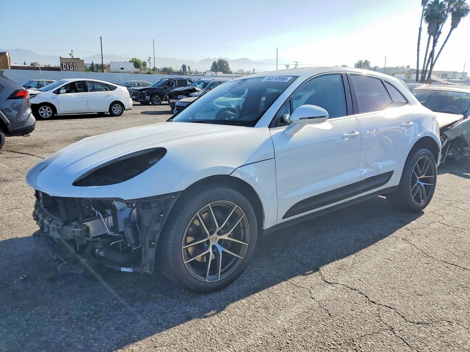 2025 PORSCHE MACAN