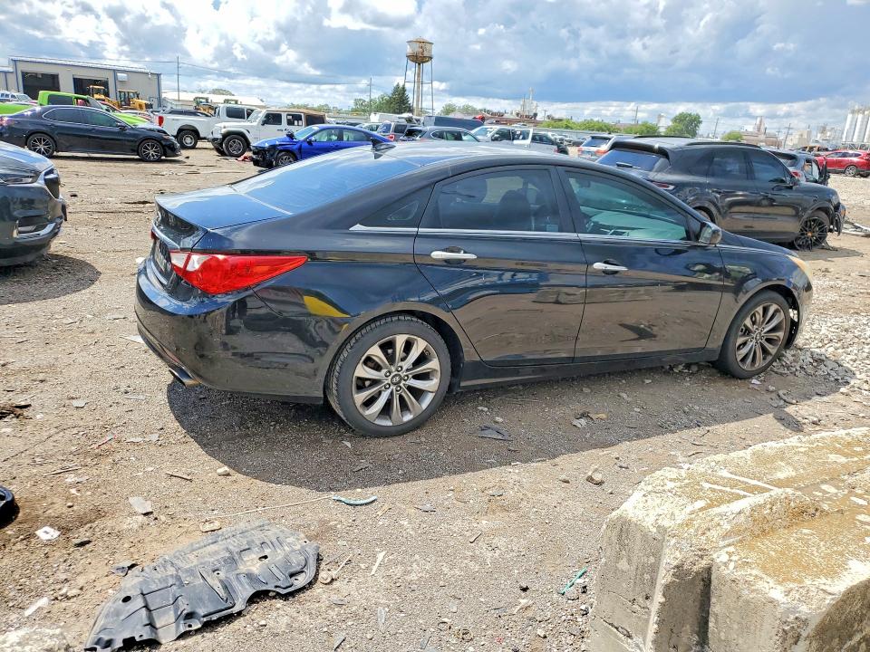 Photo 3 from auction – 2011 HYUNDAI SONATA with VIN 5NPEC4AC1BH062350