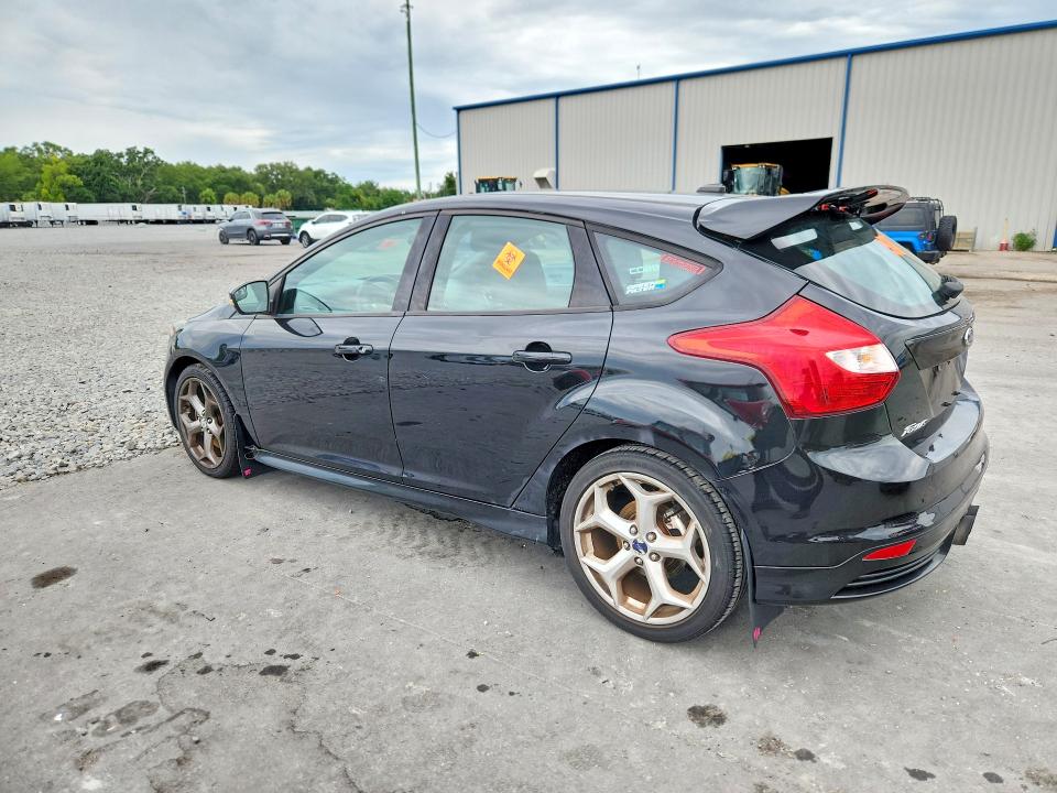 Photo 2 from auction – 2013 FORD FOCUS with VIN 1FADP3L95DL330171