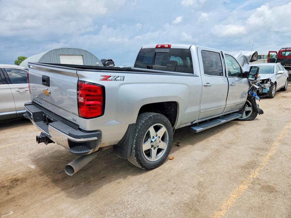 Photo 3 from auction – 2018 CHEVROLET SILVERADO with VIN 1GC1KWEY9JF217500