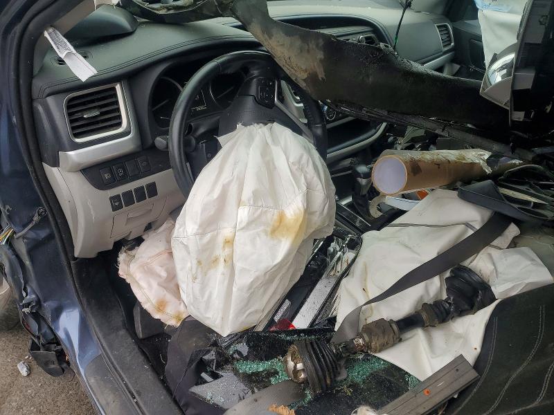 Photo 8 from auction – 2019 TOYOTA HIGHLANDER with VIN 5TDJZRFH8KS968603
