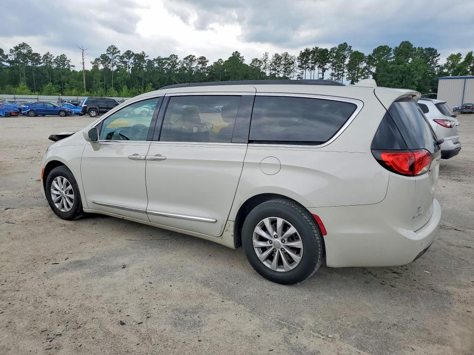 Photo 2 from auction – 2017 CHRYSLER PACIFICA with VIN 2C4RC1BGXHR613792