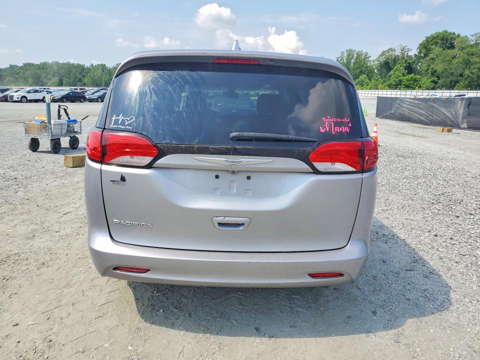 Photo 6 from auction – 2017 CHRYSLER PACIFICA with VIN 2C4RC1DG9HR702900