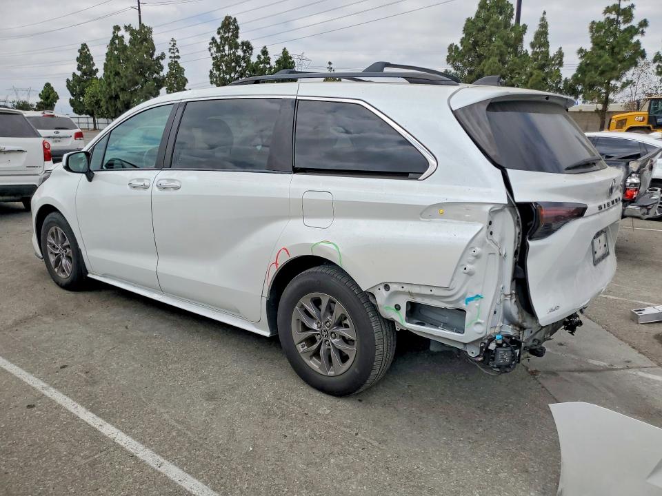 Photo 2 from auction – 2023 TOYOTA SIENNA with VIN 5TDYSKFC7PS076316