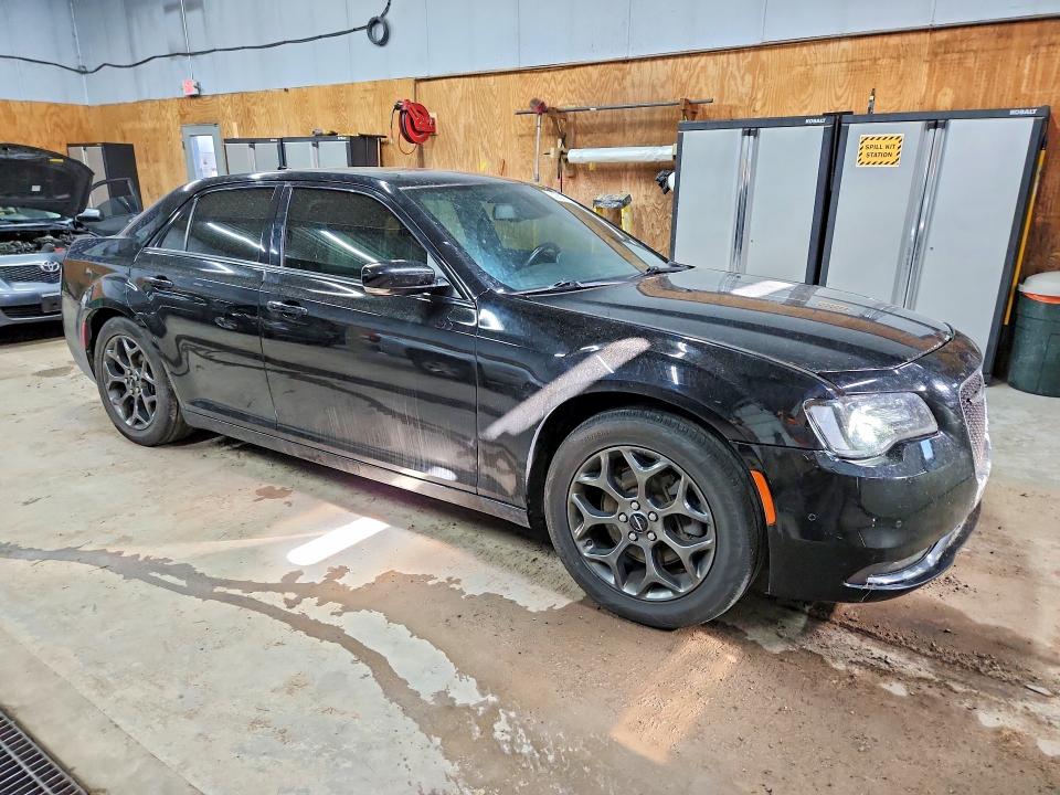 Photo 4 from auction – 2017 CHRYSLER 300 with VIN 2C3CCAGG9HH637588