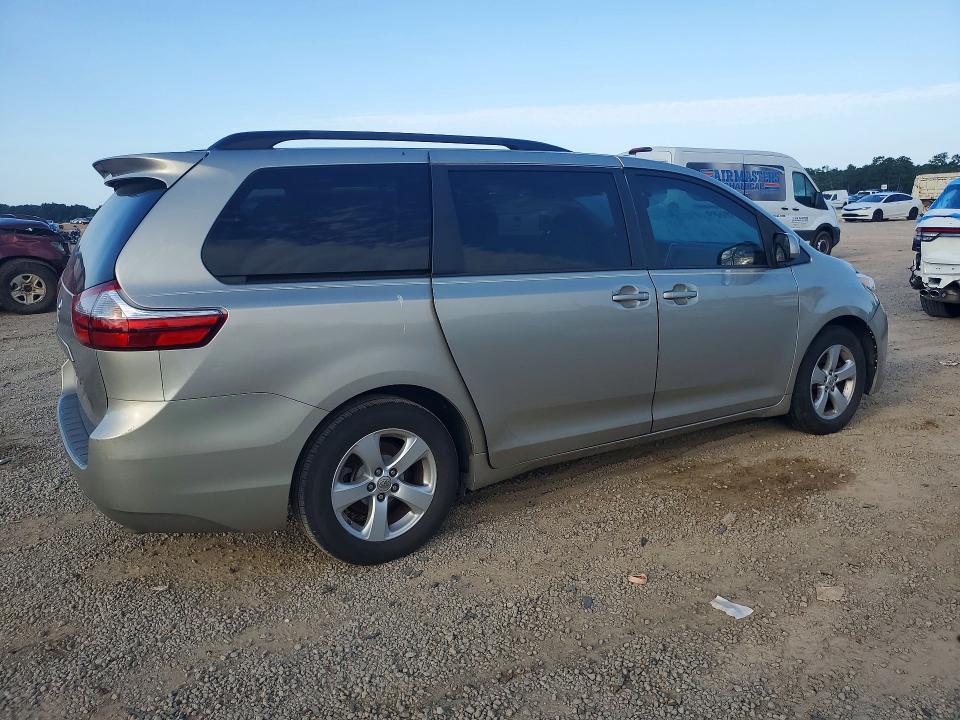 Photo 3 from auction – 2017 TOYOTA SIENNA with VIN 5TDKZ3DC3HS789757