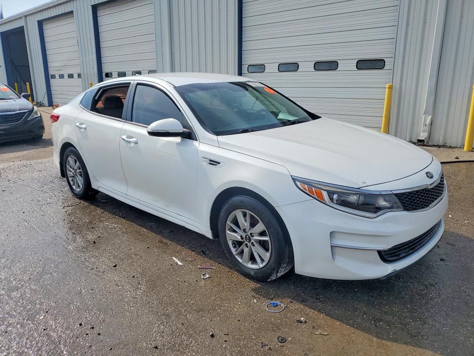 Photo 4 from auction – 2017 KIA OPTIMA with VIN 5XXGT4L39HG152954
