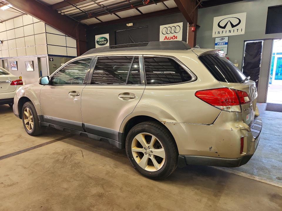 Photo 2 from auction – 2014 SUBARU OUTBACK with VIN 4S4BRBCC1E3222371