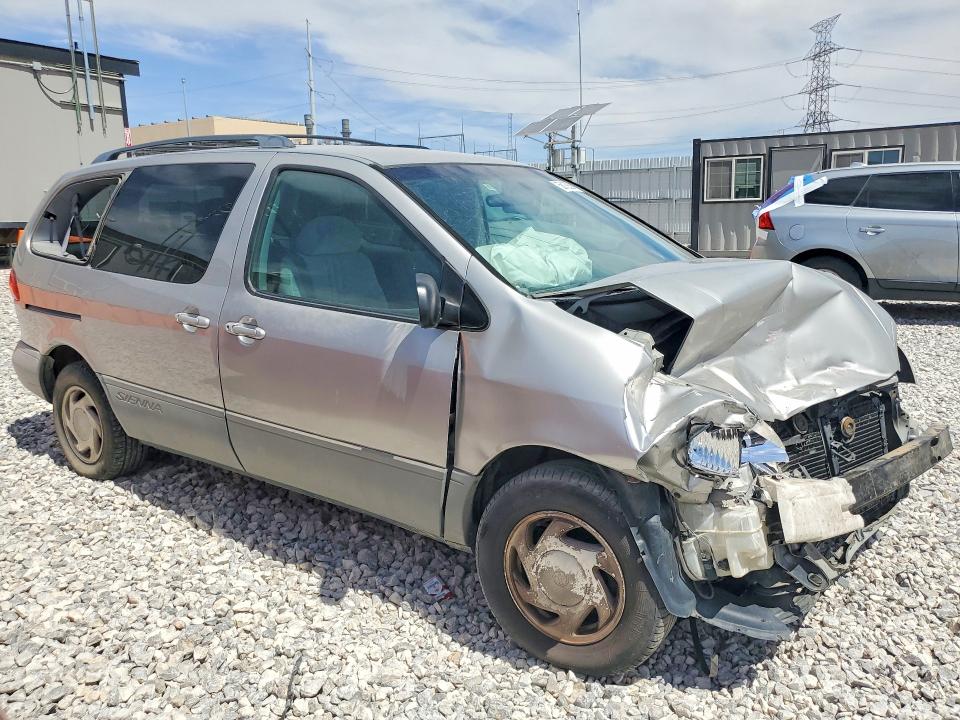 Photo 4 from auction – 2001 TOYOTA SIENNA with VIN 4T3ZF13C41U399378