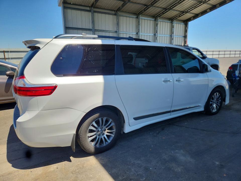 Photo 3 from auction – 2018 TOYOTA SIENNA with VIN 5TDYZ3DC0JS932776