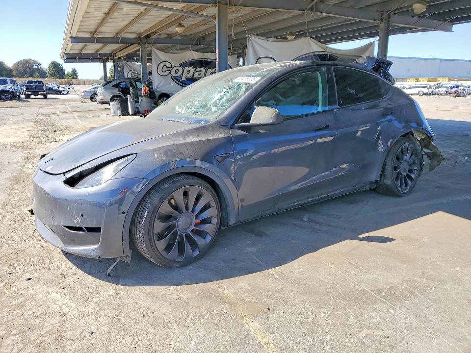TESLA MODEL Y 2022 with VIN 7SAYGDEF7NF493240 - Photo from auction