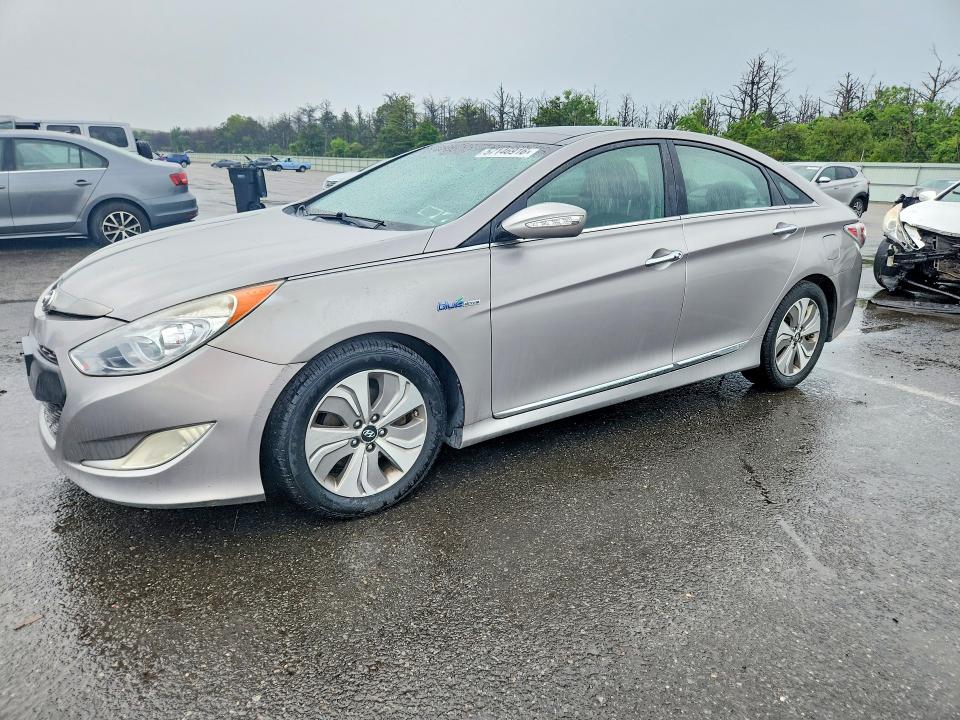 HYUNDAI SONATA 2013 with VIN KMHEC4A47DA068264 - Photo from auction