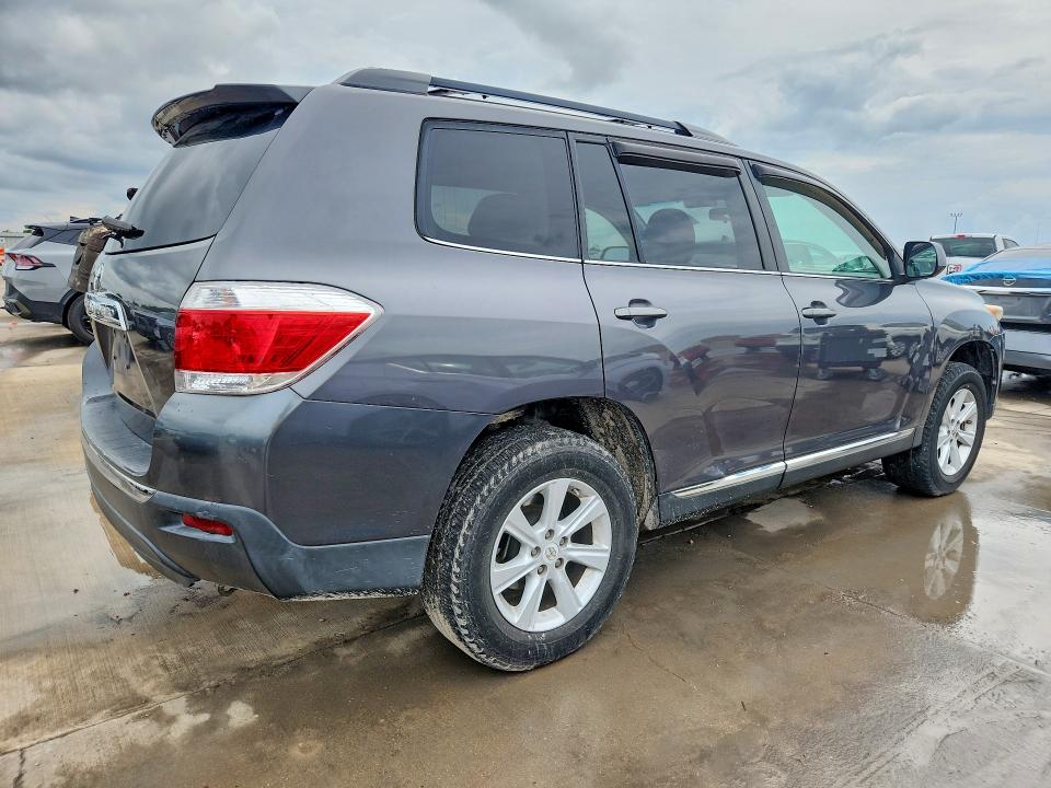 Photo 3 from auction – 2011 TOYOTA HIGHLANDER with VIN 5TDZA3EHXBS009468