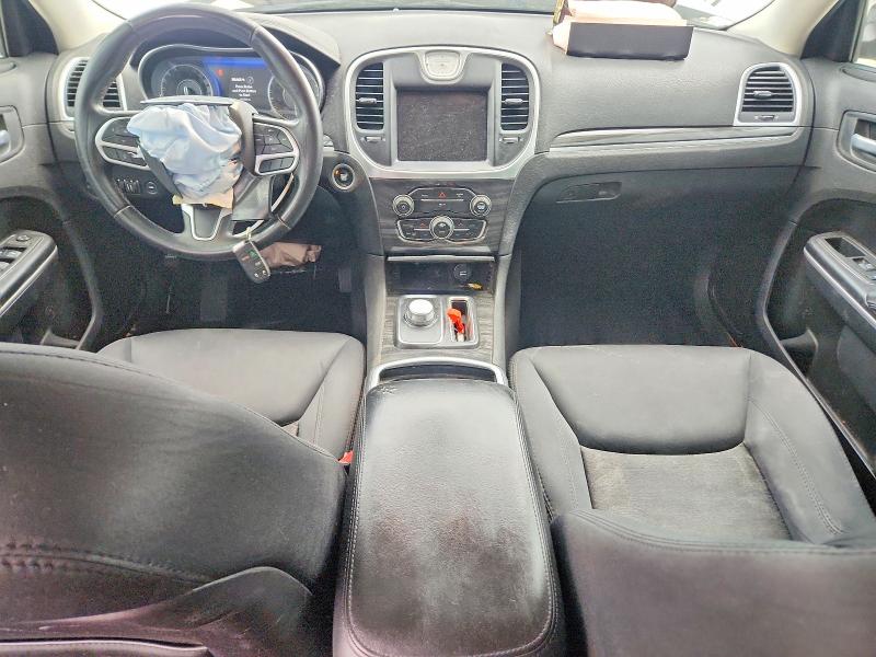 Photo 8 from auction – 2018 CHRYSLER 300 with VIN 2C3CCAAG6JH320253