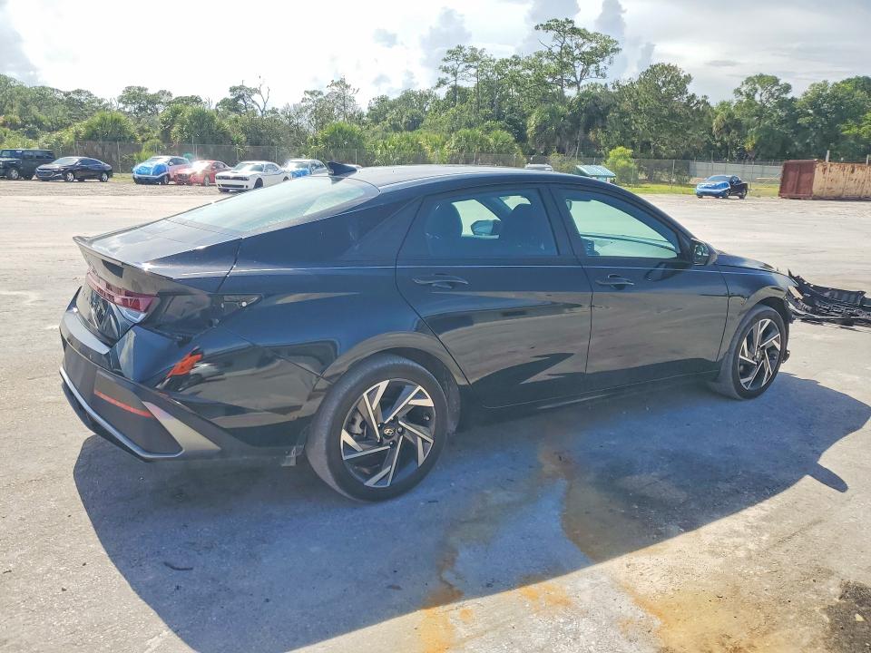 Photo 3 from auction – 2025 HYUNDAI ELANTRA with VIN KMHLM4DG8SU897771