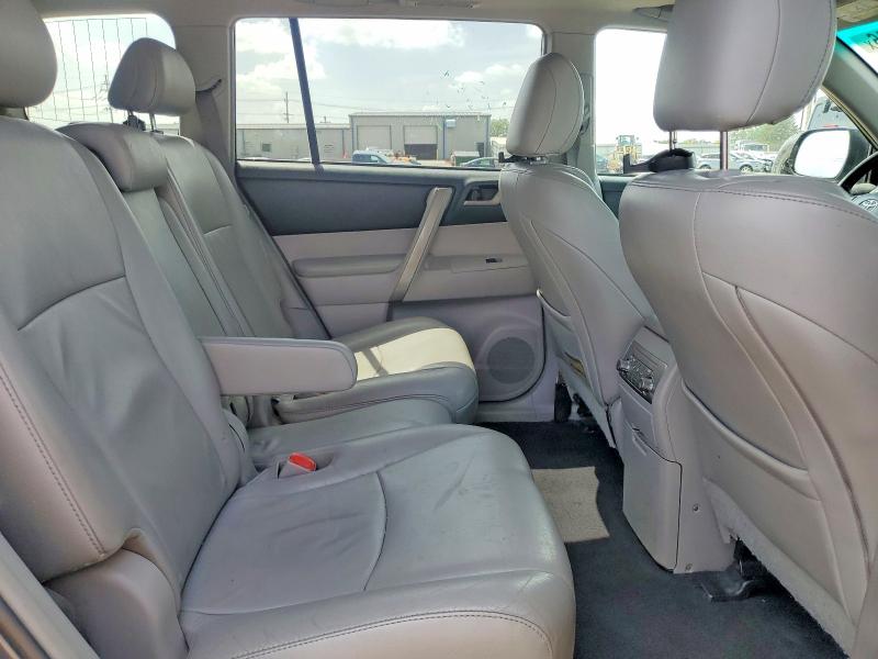 Photo 10 from auction – 2011 TOYOTA HIGHLANDER with VIN 5TDBK3EH5BS074680