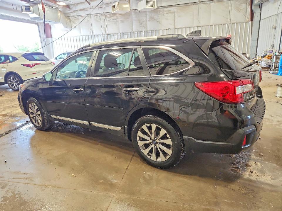 Photo 2 from auction – 2018 SUBARU OUTBACK with VIN 4S4BSATC1J3210133