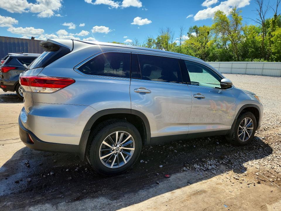 Photo 3 from auction – 2019 TOYOTA HIGHLANDER with VIN 5TDJZRFH2KS730990