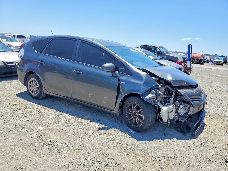 Photo 4 from auction – 2014 TOYOTA PRIUS V with VIN JTDZN3EU8E3327418