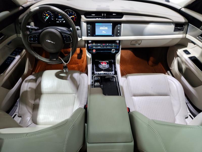 Photo 8 from auction – 2016 JAGUAR XF with VIN SAJBE4BV8GCY02669